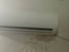 1 ton gree ac very good condition in Multan only 2 seasons used