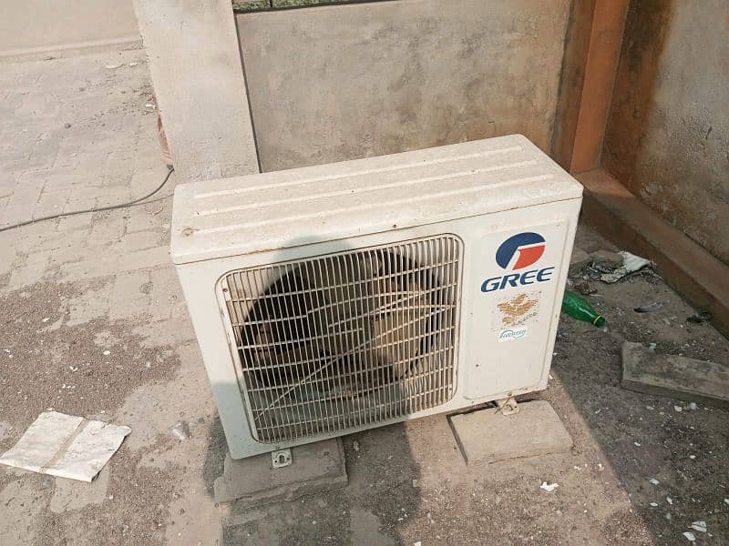 1 ton gree ac very good condition in Multan only 2 seasons used 1