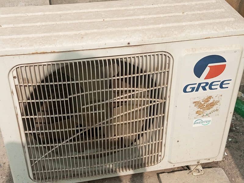 1 ton gree ac very good condition in Multan only 2 seasons used 2