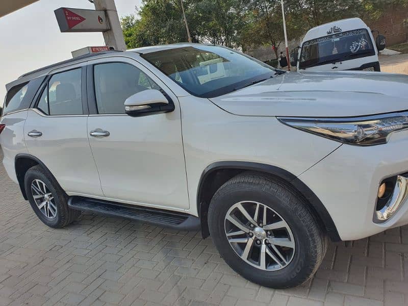 Toyota Fortuner V 2017 3