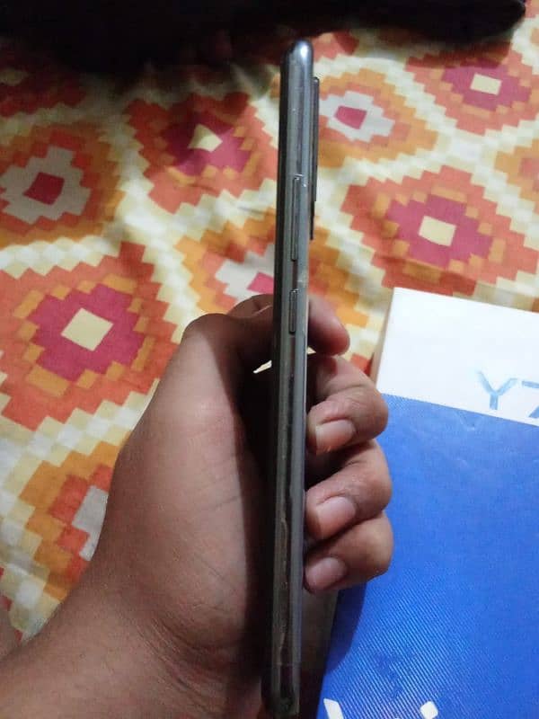 vivo y73 8+4 128 gb with box and original charger 5