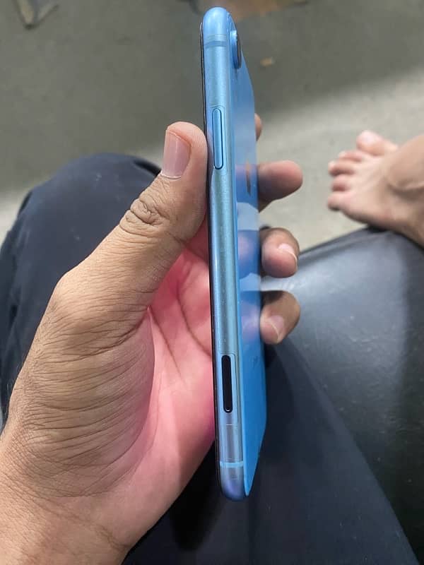 iphone xr 4