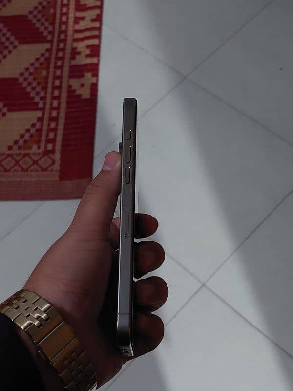 iphone 15 pro max 256gb natural titanium 4