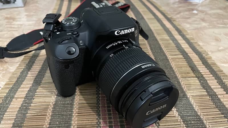 Canon 700D Dslr(touch screen) with 18-55mm 0