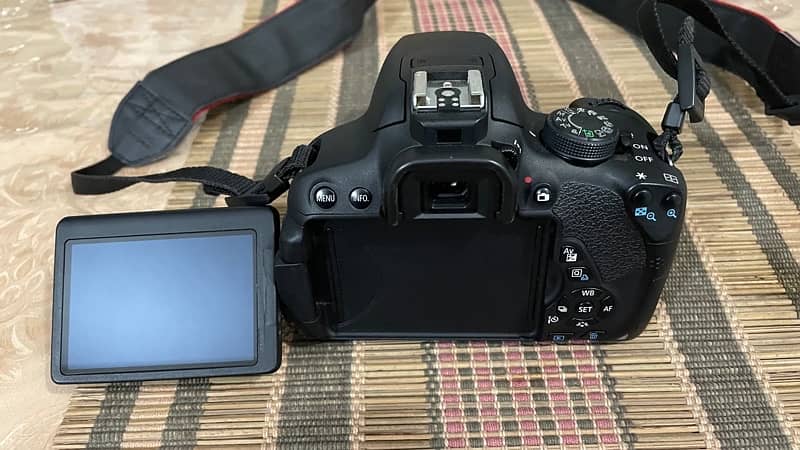 Canon 700D Dslr(touch screen) with 18-55mm 2