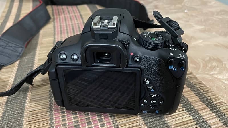 Canon 700D Dslr(touch screen) with 18-55mm 4