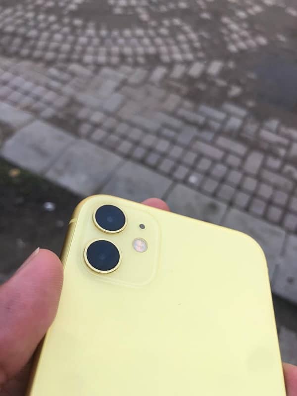 iphone 11 64gb yellow color 1