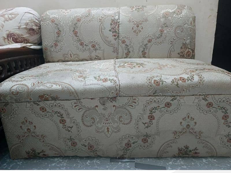 2 seater sofa set. 1