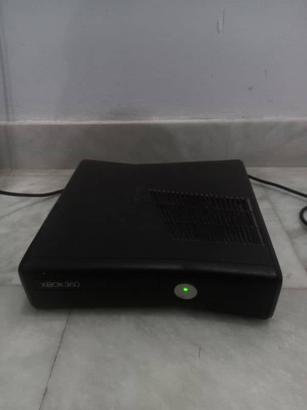 Xbox 360 Slim in Lush condition 0