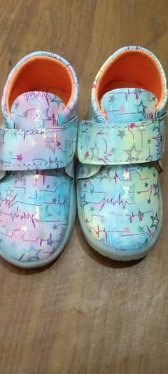 kids shoe available