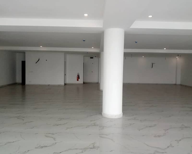 16 Marla 1st Floor Available for rent in DHA Phase 8 2