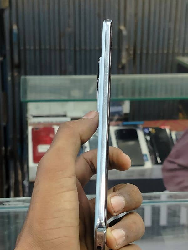 vivo v30 12GB 256 10 MONTH WARRANTY 4