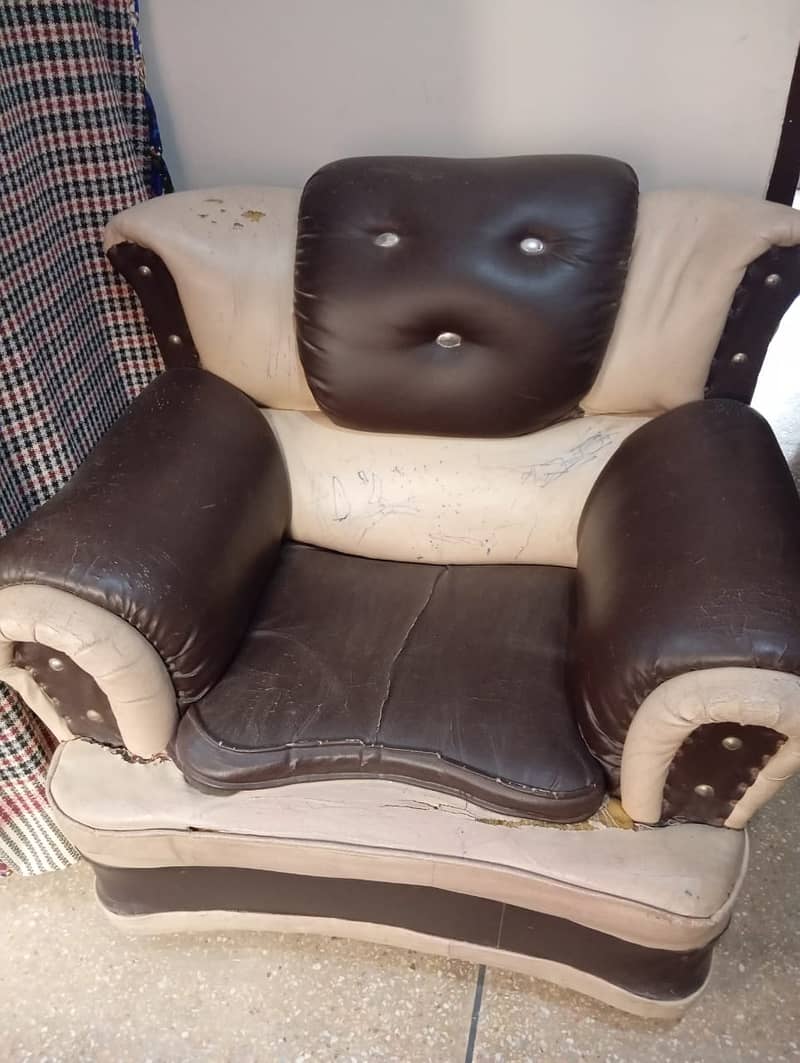 5 seater Sofa for sale 0