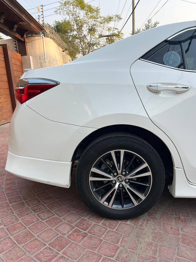 Toyota Corolla Altis Grande X 1.8 Beige Interior 2021 4