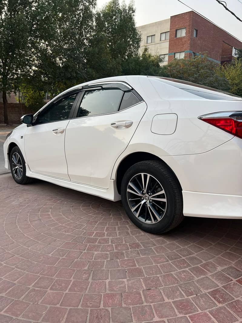 Toyota Corolla Altis Grande X 1.8 Beige Interior 2021 5