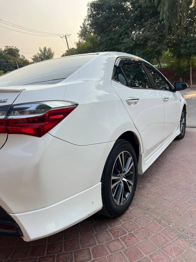 Toyota Corolla Altis Grande X 1.8 Beige Interior 2021 7