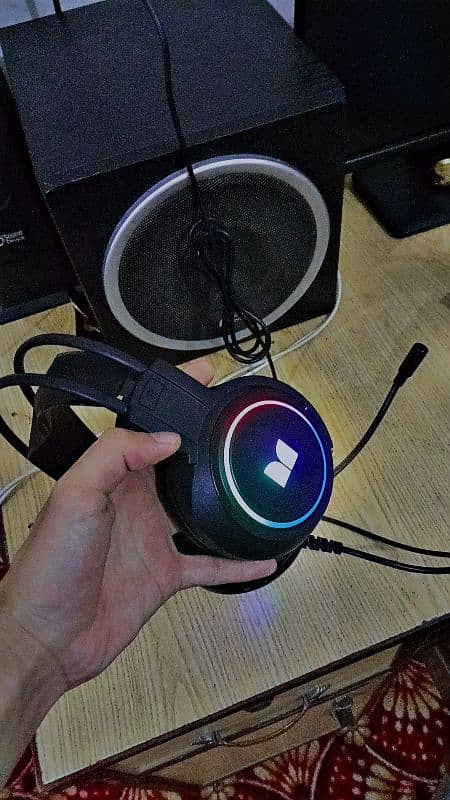 Monster gaming headphones with RGB 4