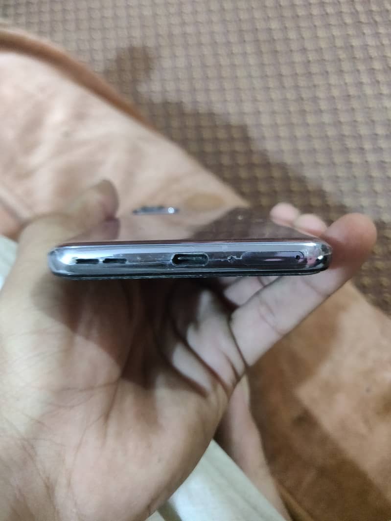 I am selling OnePlus 9 5g great camera and gaming 03327943035beast 2