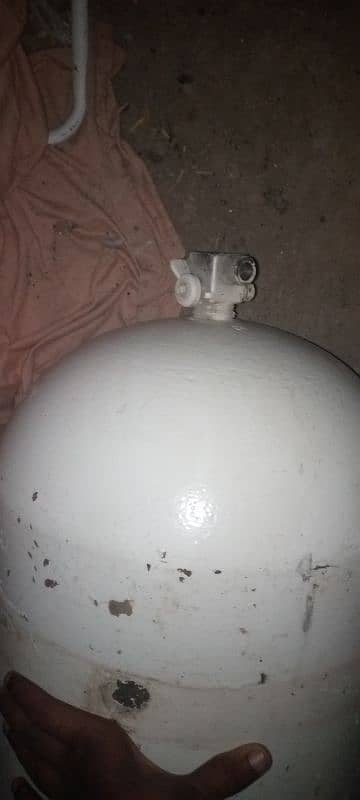 CNG Gaskit and Cylinder are available for urgent sale 9