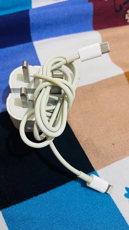 apple charger 20 watt c-type with original cable for iphone 14 pro max 1