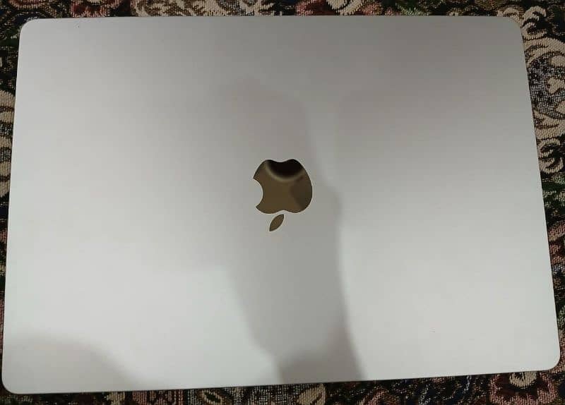 Apple macbook air m2 2023 Model icloud lock hai 2