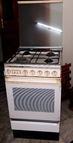 Gas oven with 4 burners