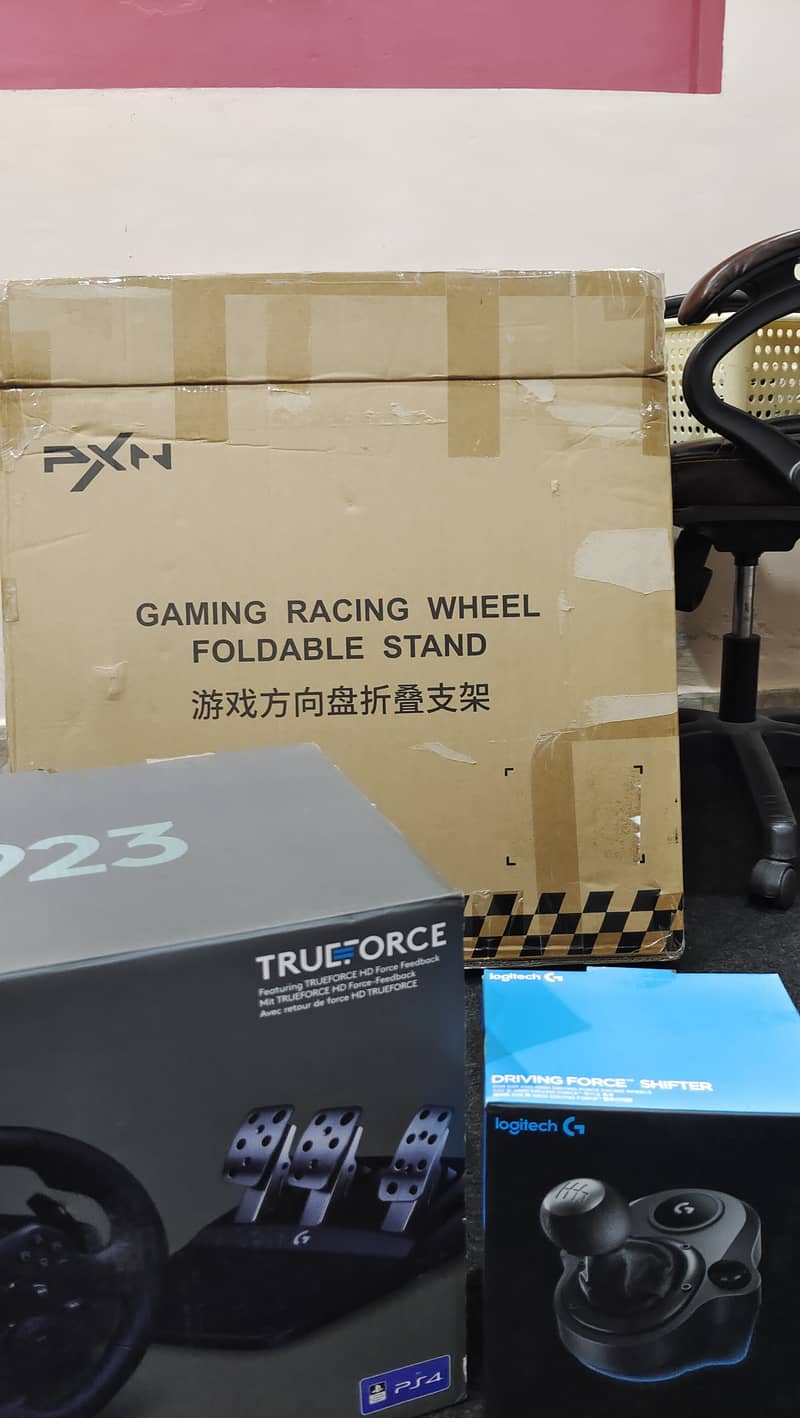 Logitech G923 TRUEFORCE Racing Wheel + Shifter + Stand 13