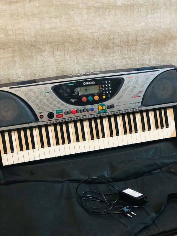 Yamaha Keyboard 240 0