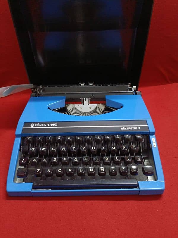 Vintage Typewriter Silver -Reed 1