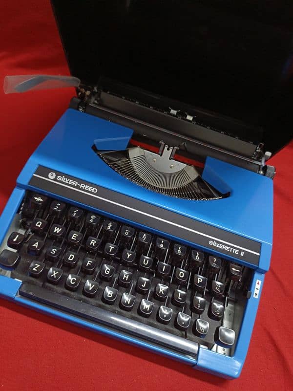 Vintage Typewriter Silver -Reed 5