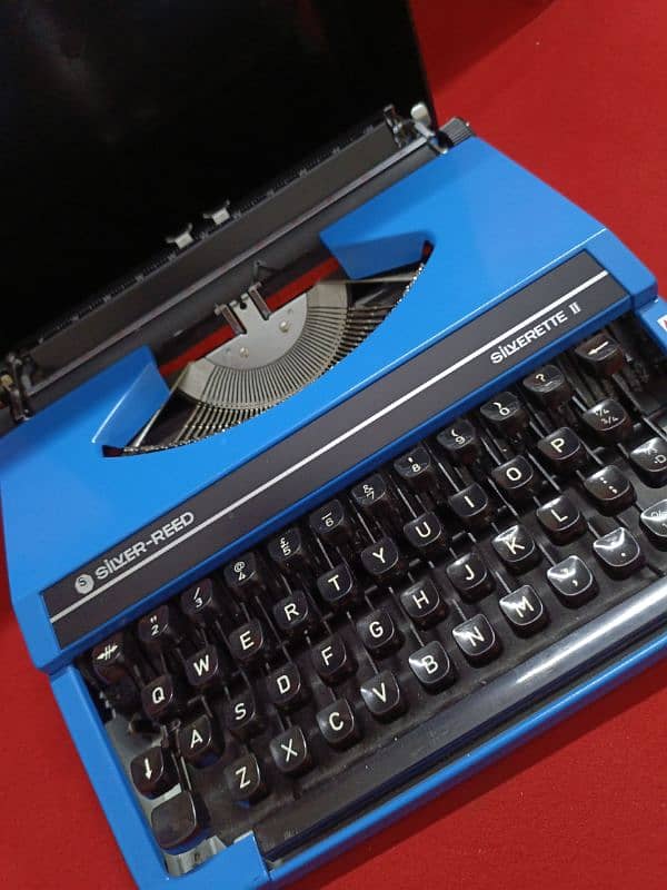 Vintage Typewriter Silver -Reed 6