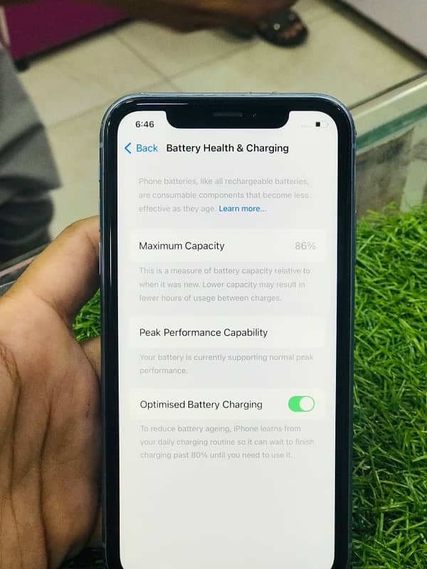 iPhone XR non pta factory unlock battery health 86% 5