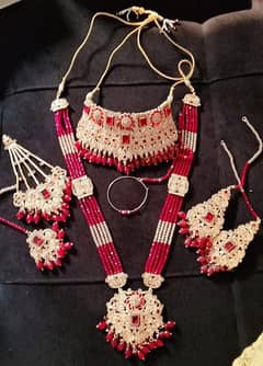 Exquisite Red Bridal Jewelry Set – Like New, 10/10 Condition