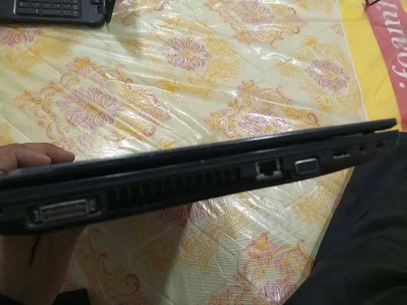 Acer TravelMate 8572 Laptop 6