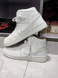 Nike Jordan 1 mid triple white