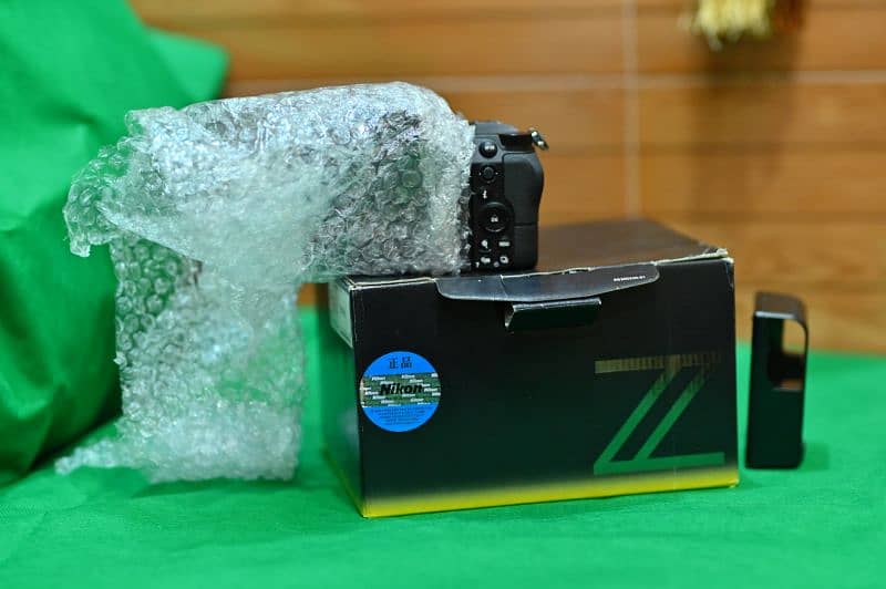 Nikkor Z6  Body  Shuter 11k   UK Import  Condition 10/10 +++ Box 3