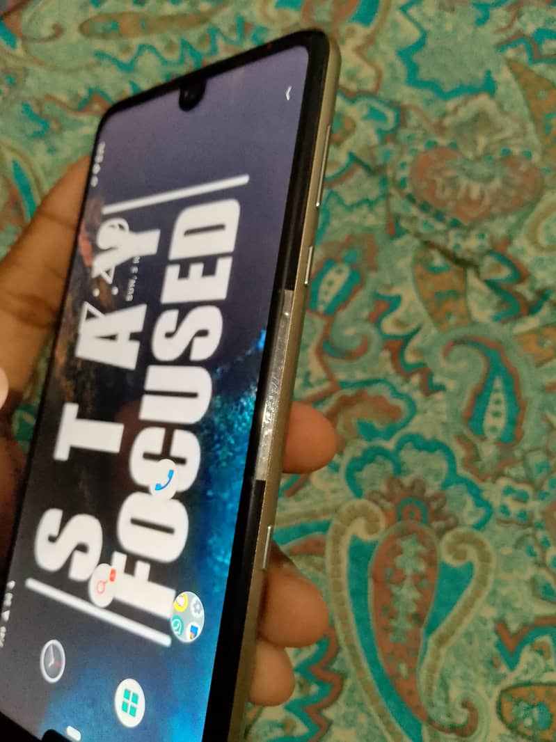 Aquos R3 with charger All good but touch is not working. 3