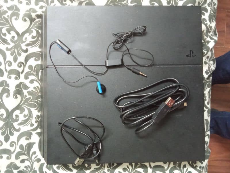 PS4 500gb 1200 series UK/uae variant region all. 2