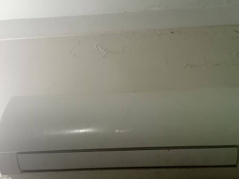 1 ton gree ac very good condition in Multan only 2 seasons used 3