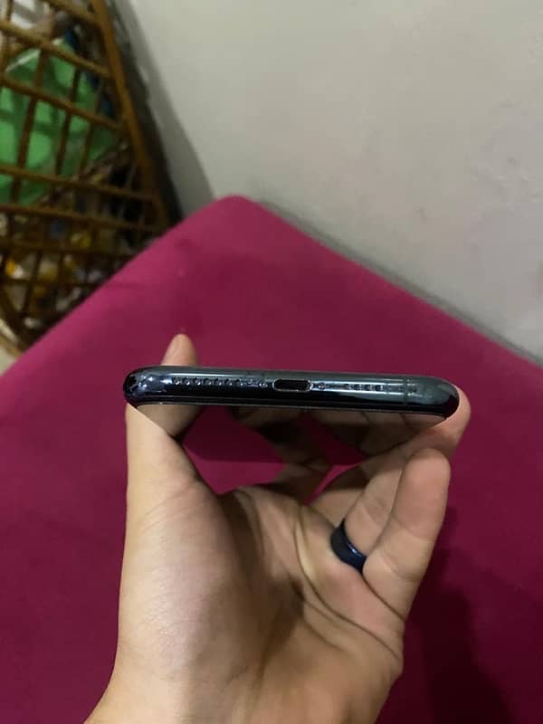 Iphone 11 pro max (64gb)- (non pta) water packed 2