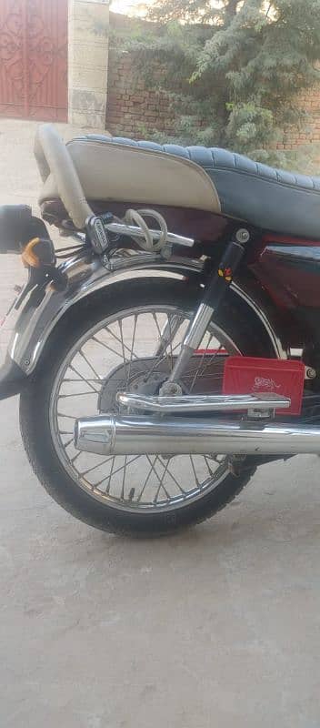 Honda CD 70 motorcycle 2