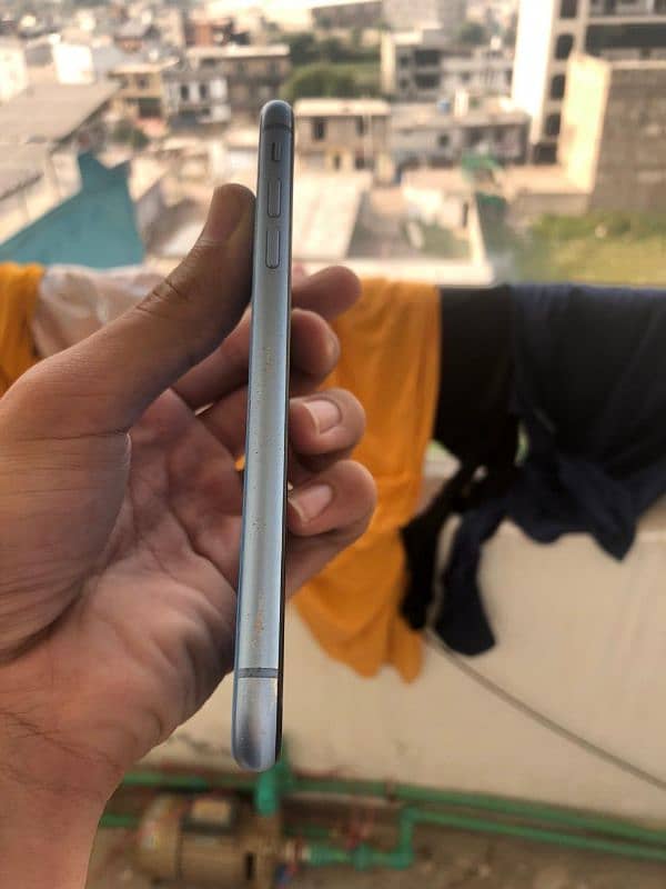 iphone XR screen change blue one,64 Gbs condition rough 2