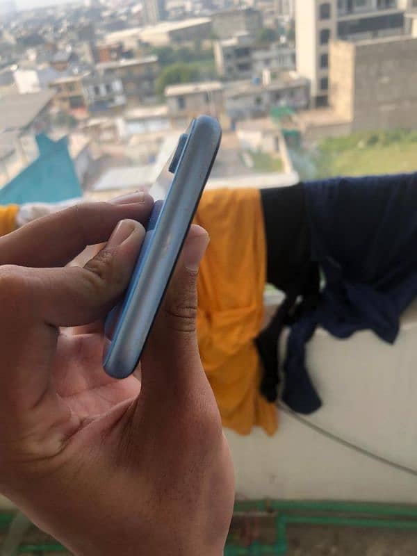 iphone XR screen change blue one,64 Gbs condition rough 4