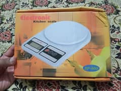 Electronic digital kitchen scale