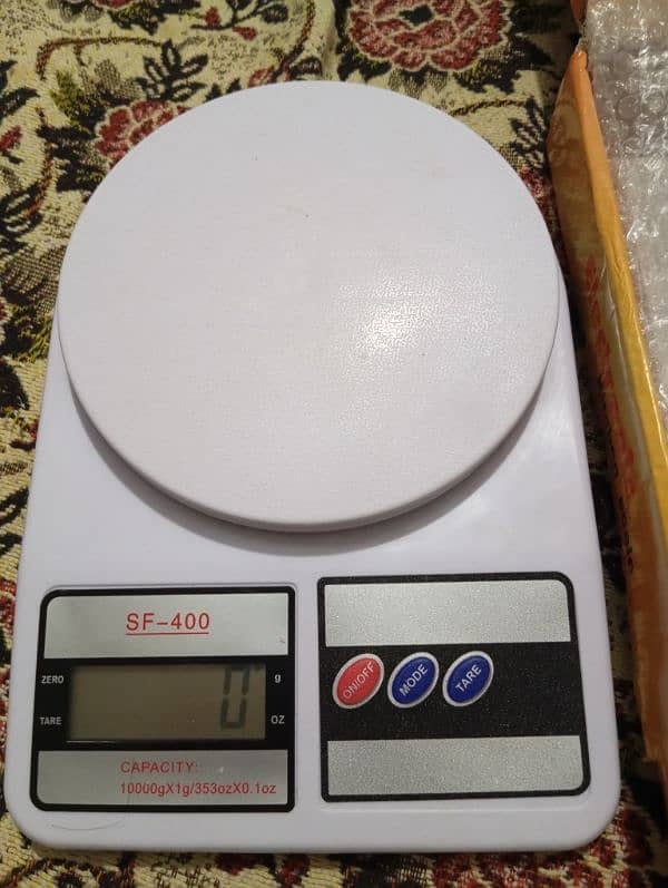 Electronic digital kitchen scale 1