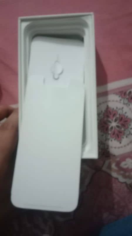 iphone 11 . . open box 4