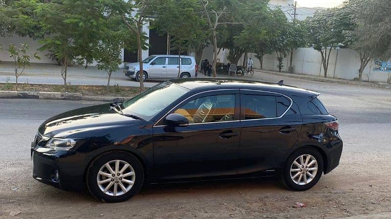 Lexus CT200h 2011 8