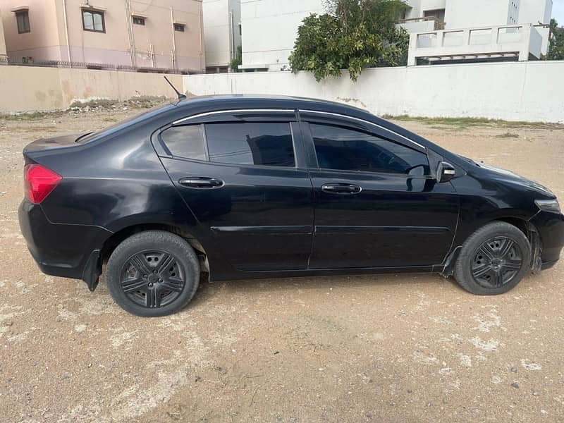 Honda City 1.3 prosmetic IVTEC 2016 black low millage 6