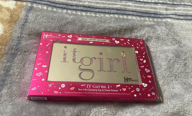 IT girl Branded makeup palette 2