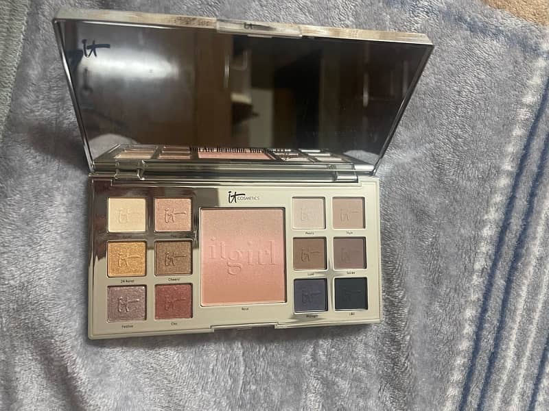 IT girl Branded makeup palette 3